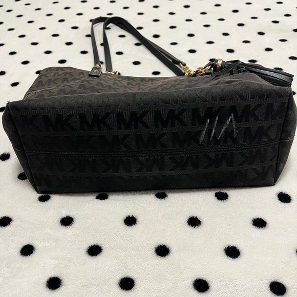 Michael Kors Jet Set Tassel Chain Tote - Picture 7 of 14